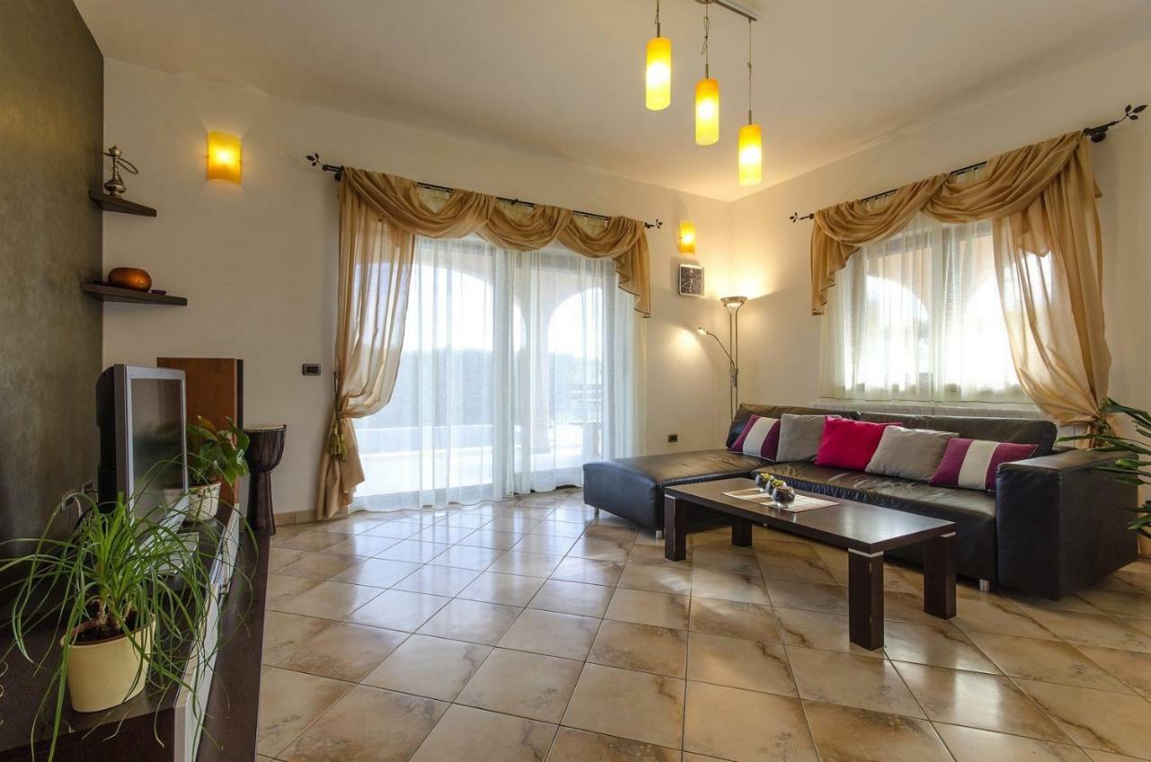 Rose Villa